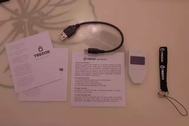 TREZOR硬件钱包开箱评测及使用教程！