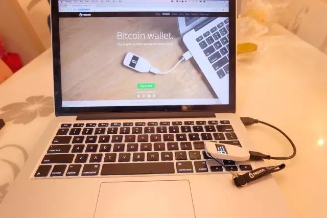 TREZOR硬件钱包开箱评测及使用教程！