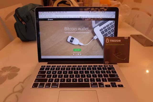 TREZOR硬件钱包开箱评测及使用教程！