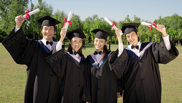 什么软件可以拍学士服照片_什么p图软件有学士服_能p学士服的软件大全