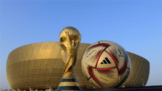 世界杯发布半决赛官方用球-梅西参与拍摄宣传照片